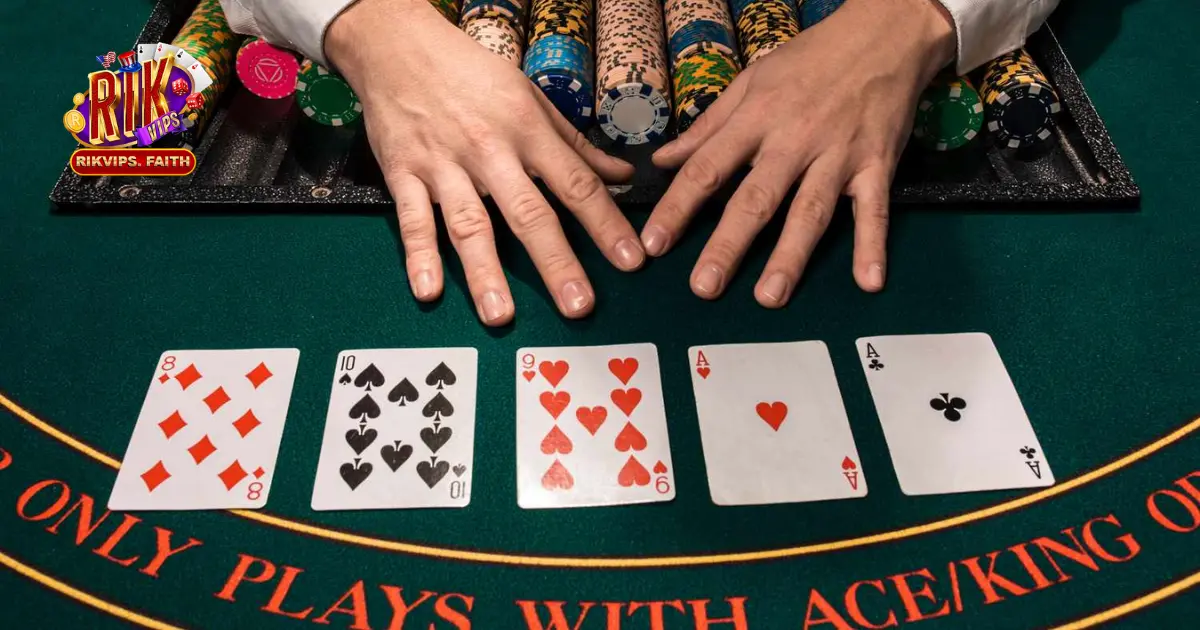 Thứ Tự Bài Poker - Cách Xếp Hạng Bài Chuẩn Trên Rikvip 4 Tứ quý (Four of a Kind) - Khi nào nên tố lớn?